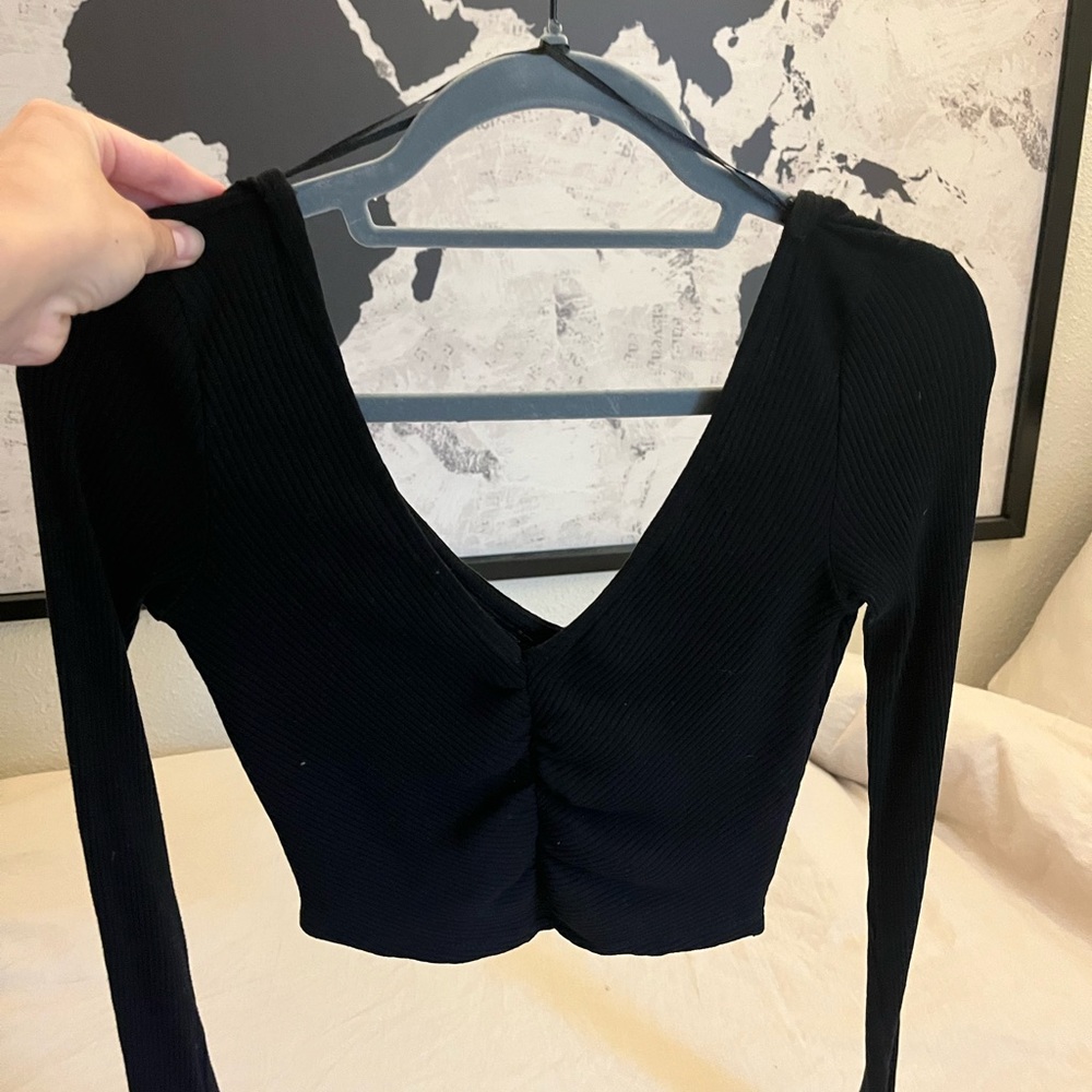 Princess Polly cropped v-neck black long sleeve (size 4)